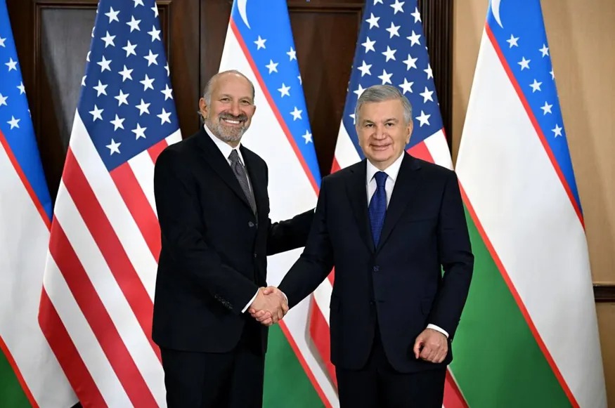 Президент Узбекистана принял в Вашингтоне министра торговли США